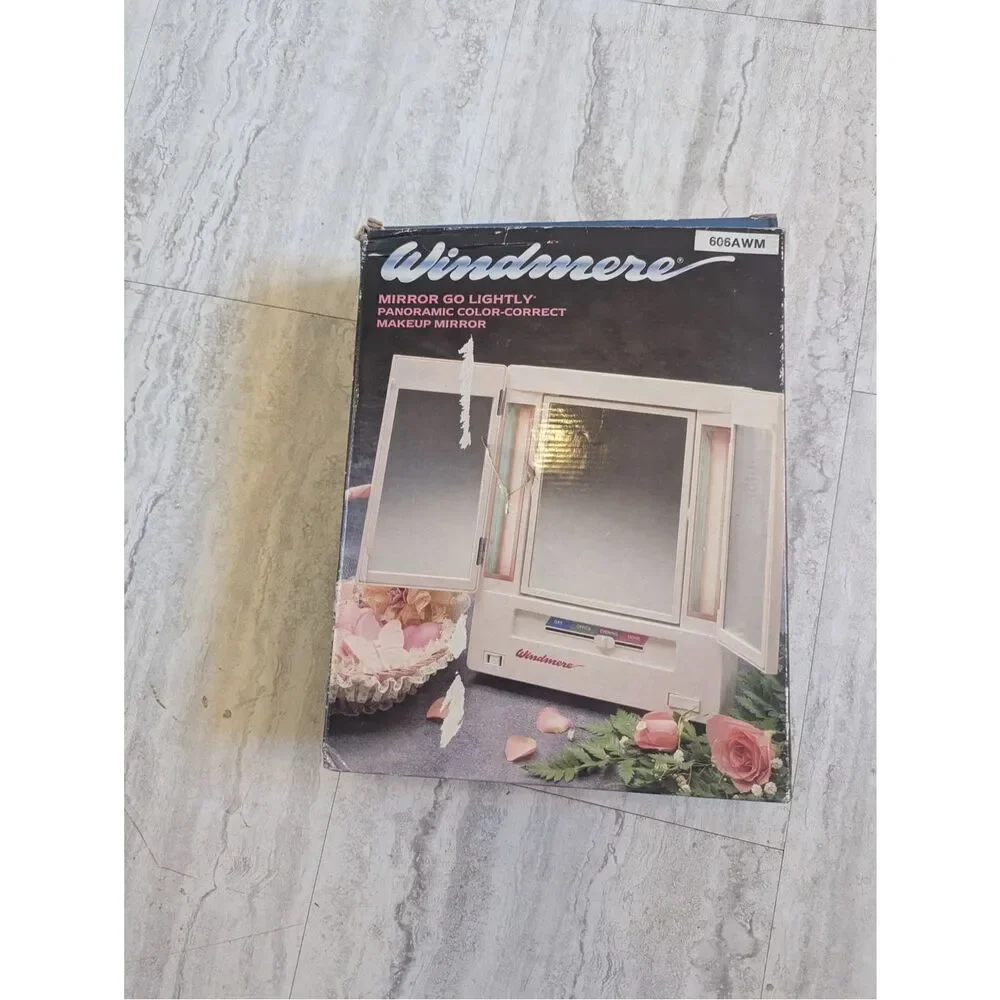Vintage 1980s Windmere Trifold Panoramic Go Lightly Make Mirror / Vanity
